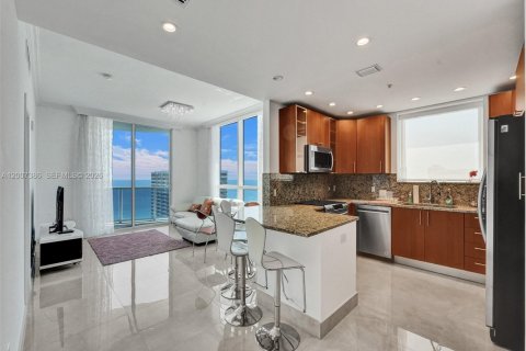 Condo à Hallandale Beach, Floride, 3 chambres № 2173585