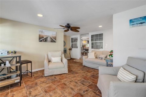Villa ou maison à vendre à New Smyrna Beach, Floride: 4 chambres, 128.21 m2 № 1528737 - photo 11