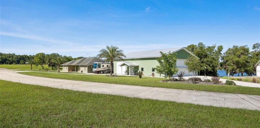 Casa en Crescent City, Florida 3 dormitorios, 146.41 m2 № 2266974