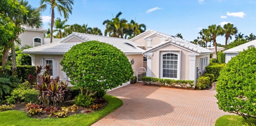 House in Jupiter, Florida 3 bedrooms, 210.7 sq.m. № 2188984