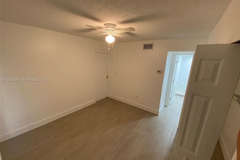 Condo in Miami, Florida, 1 bedroom  № 2002746 - photo 13