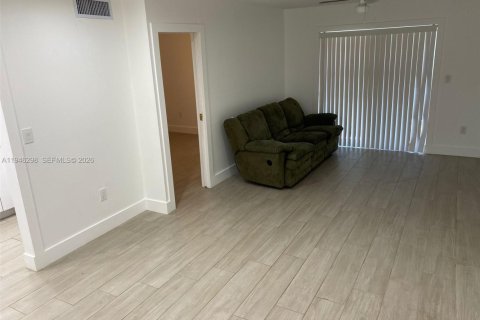 Condo in Miami, Florida, 1 bedroom  № 2002746 - photo 8