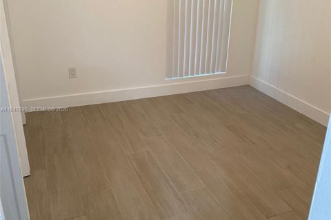 Condo in Miami, Florida, 1 bedroom  № 2002746 - photo 9