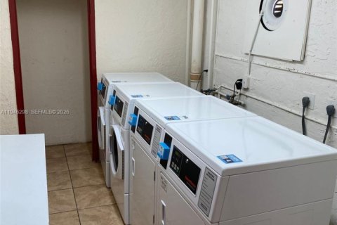 Condo in Miami, Florida, 1 bedroom  № 2002746 - photo 21