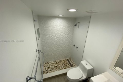 Condo in Miami, Florida, 1 bedroom  № 2002746 - photo 16