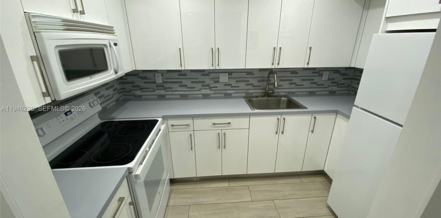Condo in Miami, Florida, 1 bedroom  № 2002746