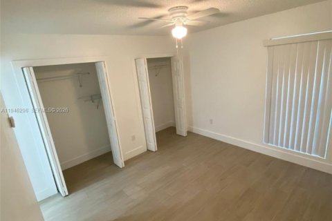 Condo in Miami, Florida, 1 bedroom  № 2002746 - photo 14