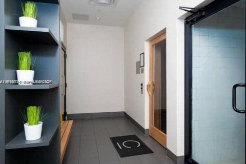 Condominio en alquiler en Miami, Florida, 2 dormitorios, 73.49 m2 № 2056706 - foto 25