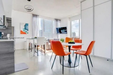 Condominio en alquiler en Miami, Florida, 2 dormitorios, 73.49 m2 № 2056706 - foto 2