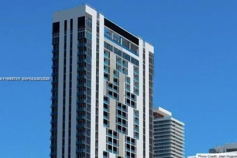 Condominio en alquiler en Miami, Florida, 2 dormitorios, 73.49 m2 № 2056706 - foto 3