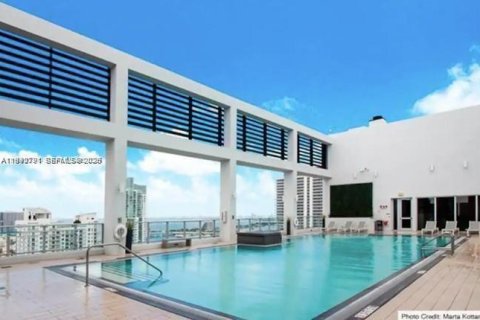 Condominio en alquiler en Miami, Florida, 2 dormitorios, 73.49 m2 № 2056706 - foto 17