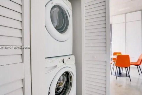 Condominio en alquiler en Miami, Florida, 2 dormitorios, 73.49 m2 № 2056706 - foto 9