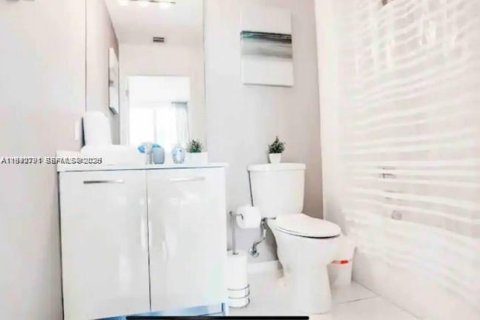 Condominio en alquiler en Miami, Florida, 2 dormitorios, 73.49 m2 № 2056706 - foto 11