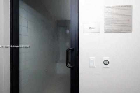 Condominio en alquiler en Miami, Florida, 2 dormitorios, 73.49 m2 № 2056706 - foto 27