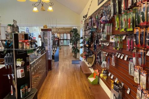 Commercial property in Key Largo, Florida № 2012506 - photo 6