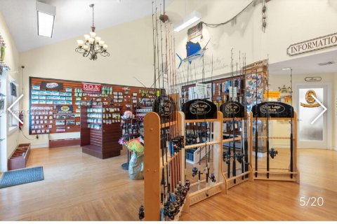 Commercial property in Key Largo, Florida № 2012506 - photo 8