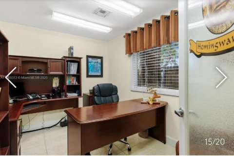 Commercial property in Key Largo, Florida № 2012506 - photo 18