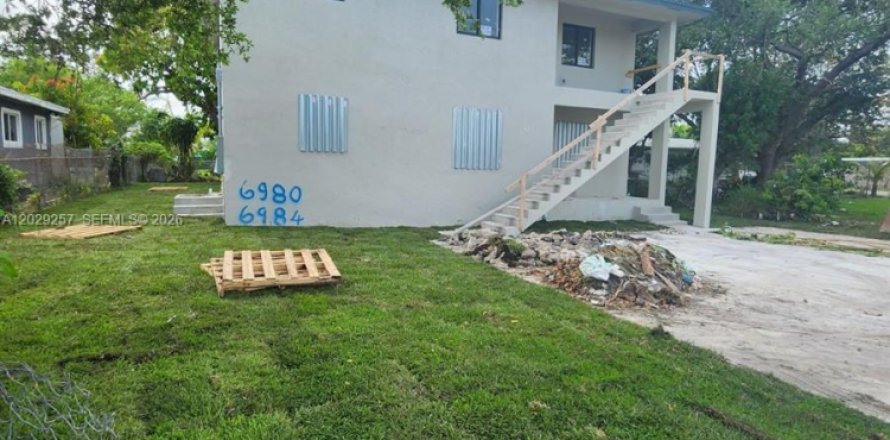 Villa ou maison à Miami, Floride 5 chambres, 176.51 m2 № 2190517