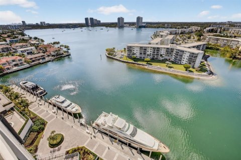 Condo in Aventura, Florida, 2 bedrooms  № 2027829 - photo 20