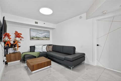 Condo in Aventura, Florida, 2 bedrooms  № 2027829 - photo 15