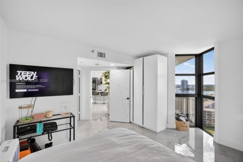 Condo in Aventura, Florida, 2 bedrooms  № 2027829 - photo 29