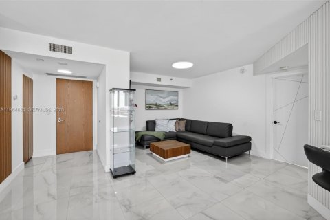 Condo in Aventura, Florida, 2 bedrooms  № 2027829 - photo 17