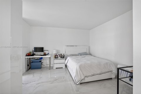 Condo in Aventura, Florida, 2 bedrooms  № 2027829 - photo 27