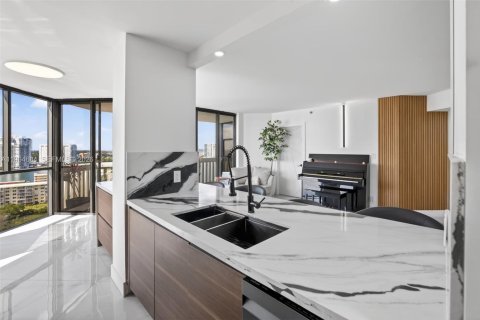 Condo in Aventura, Florida, 2 bedrooms  № 2027829 - photo 9