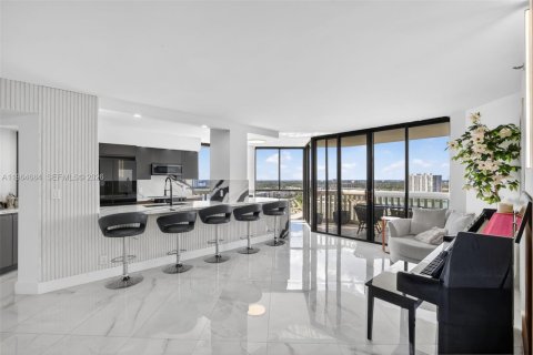 Condo in Aventura, Florida, 2 bedrooms  № 2027829 - photo 11
