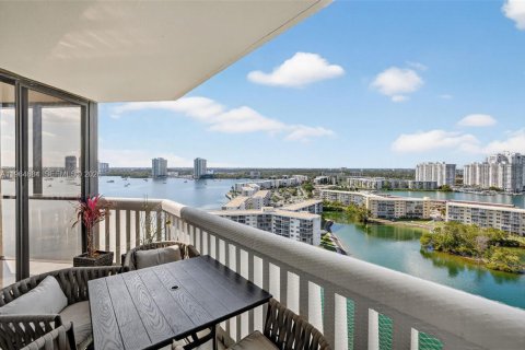 Condo in Aventura, Florida, 2 bedrooms  № 2027829 - photo 22