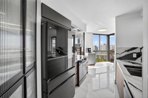 Condo in Aventura, Florida, 2 bedrooms  № 2027829 - photo 7