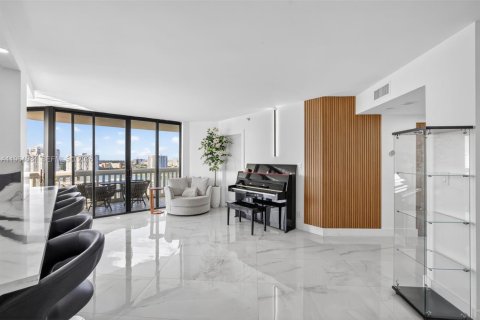 Condo in Aventura, Florida, 2 bedrooms  № 2027829 - photo 14