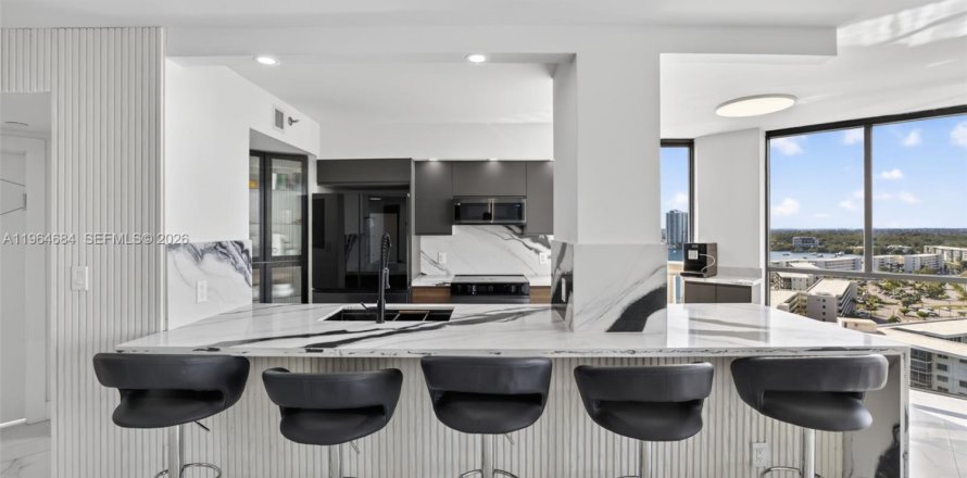 Condo in Aventura, Florida, 2 bedrooms  № 2027829