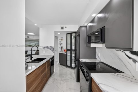 Condo in Aventura, Florida, 2 bedrooms  № 2027829 - photo 3