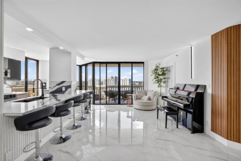 Condo in Aventura, Florida, 2 bedrooms  № 2027829 - photo 12