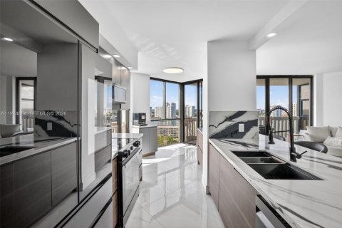 Condo in Aventura, Florida, 2 bedrooms  № 2027829 - photo 8