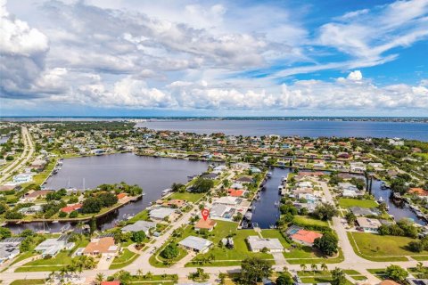 Villa ou maison à vendre à Port Charlotte, Floride: 2 chambres, 154.12 m2 № 2352254 - photo 12