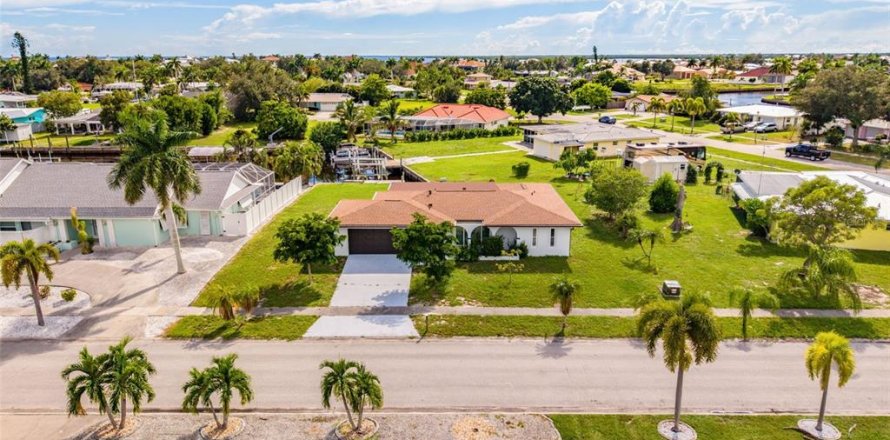 Villa ou maison à Port Charlotte, Floride 2 chambres, 154.12 m2 № 2352254