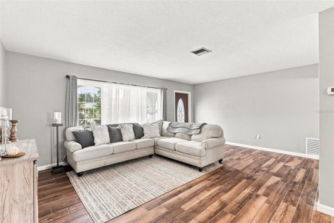 Villa ou maison à vendre à Port Charlotte, Floride: 2 chambres, 154.12 m2 № 2352254 - photo 5