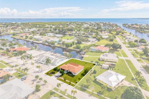 Villa ou maison à vendre à Port Charlotte, Floride: 2 chambres, 154.12 m2 № 2352254 - photo 2