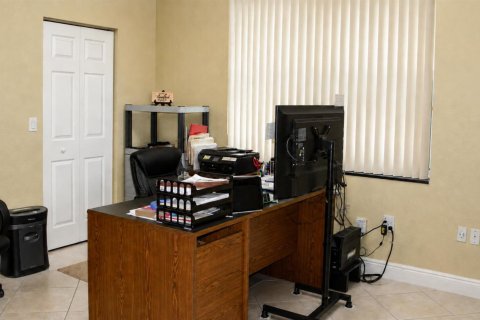 House in Miramar, Florida 6 bedrooms, 320.14 sq.m. № 2246023 - photo 12