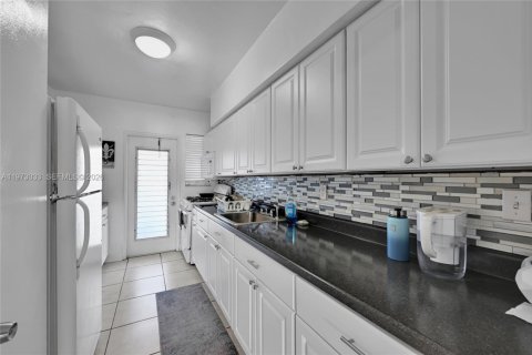 Immobilier commercial à vendre à Miami Beach, Floride № 2052880 - photo 23