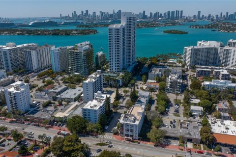 Коммерческая недвижимость в Майами-Бич, Флорида № 2052880
