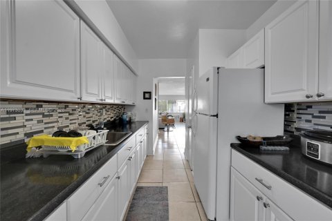 Immobilier commercial à vendre à Miami Beach, Floride № 2052880 - photo 25