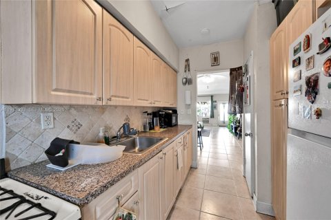 Immobilier commercial à vendre à Miami Beach, Floride № 2052880 - photo 11