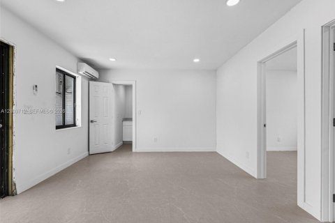 Villa ou maison à louer à Hialeah, Floride: 2 chambres, 65.03 m2 № 2154406 - photo 8