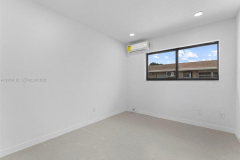 Villa ou maison à louer à Hialeah, Floride: 2 chambres, 65.03 m2 № 2154406 - photo 7