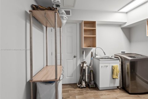 Купить виллу или дом в Майами, Флорида 3 спальни, 306.11м2, № 1954940 - фото 22