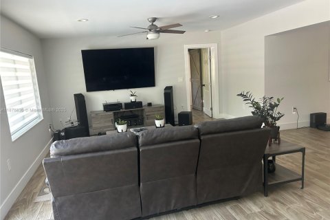 Купить виллу или дом в Майами, Флорида 3 спальни, 306.11м2, № 1954940 - фото 10