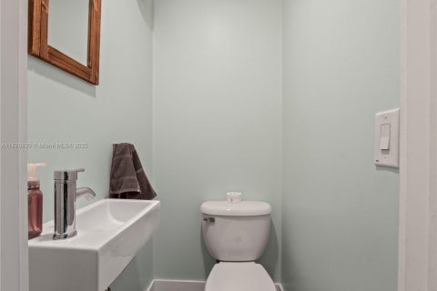 Купить виллу или дом в Майами, Флорида 3 спальни, 306.11м2, № 1954940 - фото 11